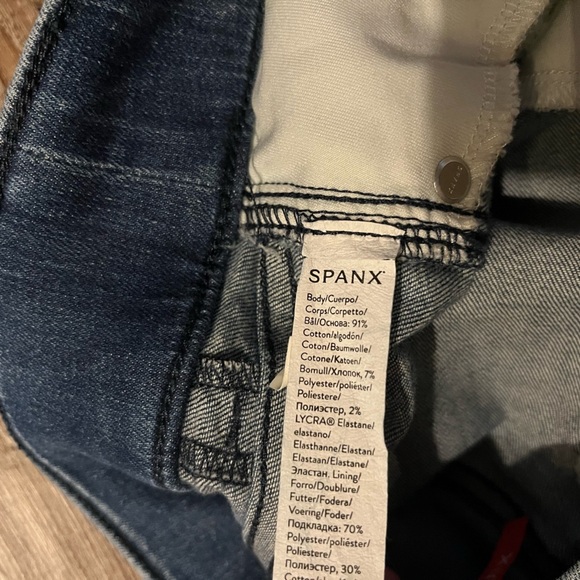 SPANX shape™ EveryWear Kick Flare Jeans in Vintage Indigo Size Large - Picture 6 of 7